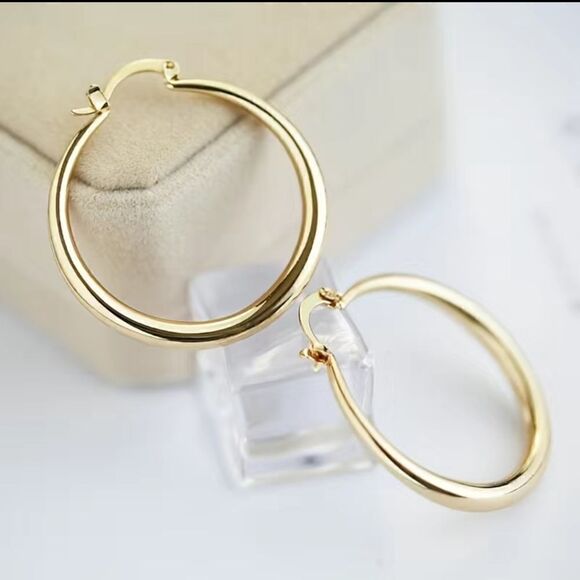 Fashion Golden Plated Hoop Earrings Simple Design 1.3 in diameter - Picture 3 of 4